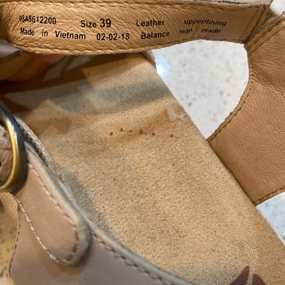 Dansko Size 39 EU 8.5-9  US Leather Strap Open Toe Beige Sandals - Picture 10 of 15